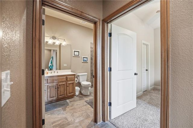 9162 COTTONWOOD CANYON Drive, Lenexa, KS 66219