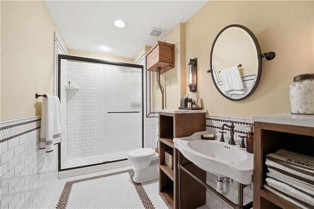 9162 COTTONWOOD CANYON Drive, Lenexa, KS 66219