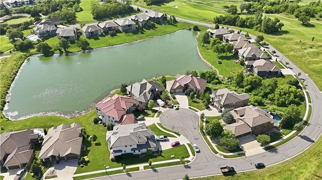 9162 COTTONWOOD CANYON Drive, Lenexa, KS 66219