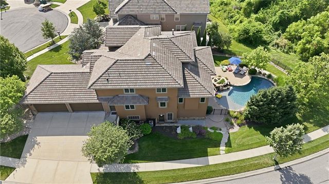 9162 COTTONWOOD CANYON Drive, Lenexa, KS 66219