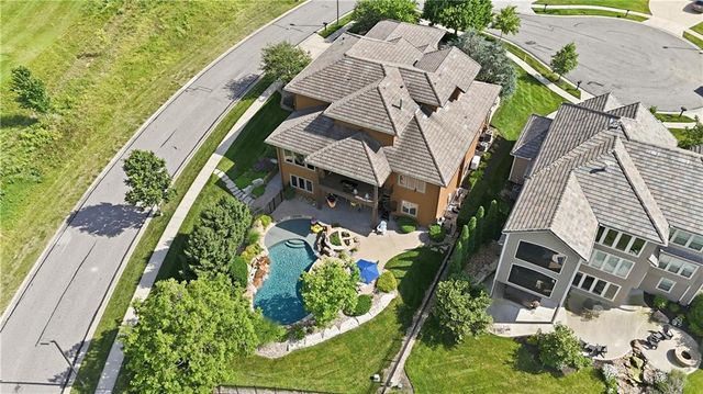 9162 COTTONWOOD CANYON Drive, Lenexa, KS 66219