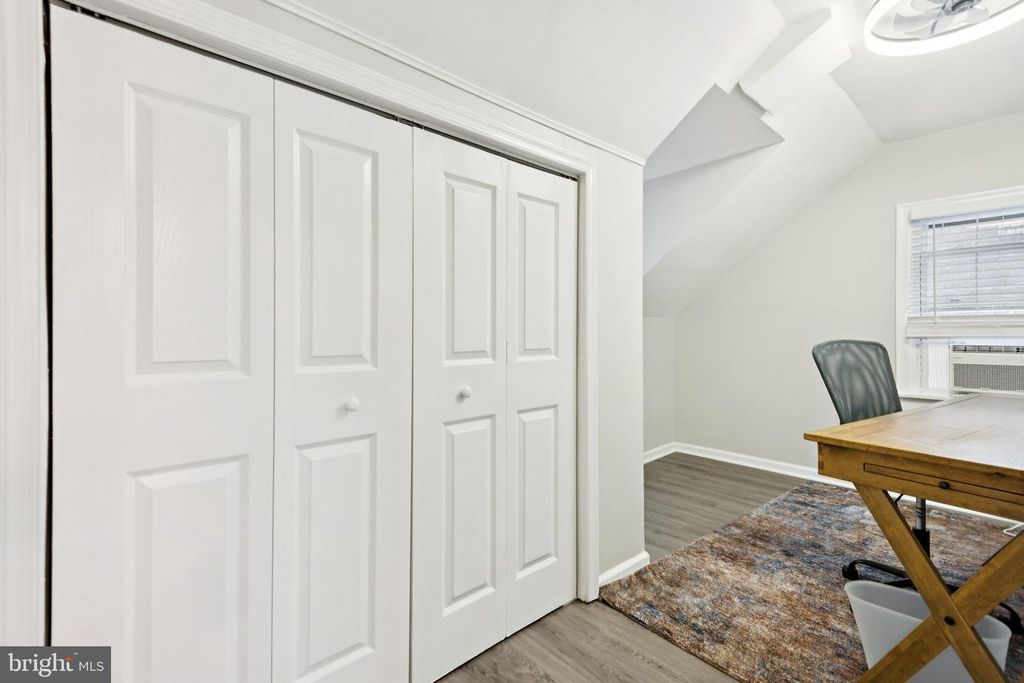 Image 11 of property listing at 805 SPA RD, Annapolis, MD 21401