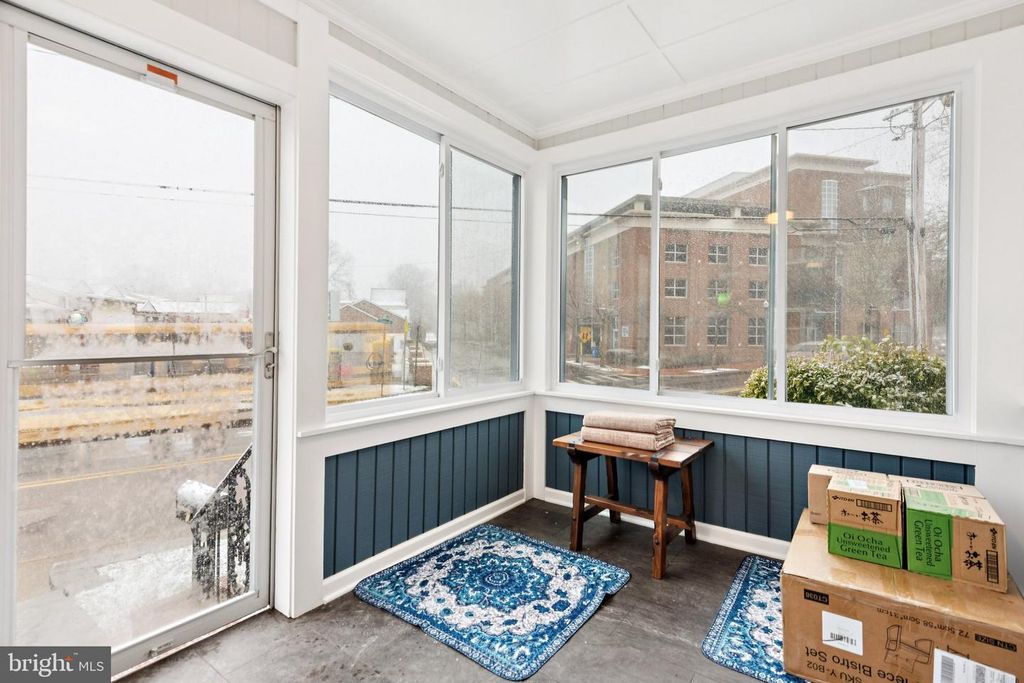 Image 14 of property listing at 805 SPA RD, Annapolis, MD 21401