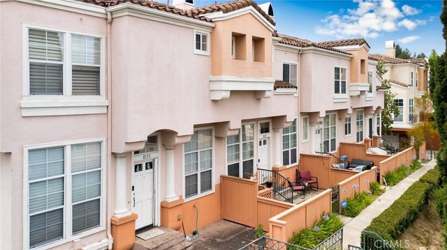 8125 E Santo Court, Anaheim Hills, CA 92808
