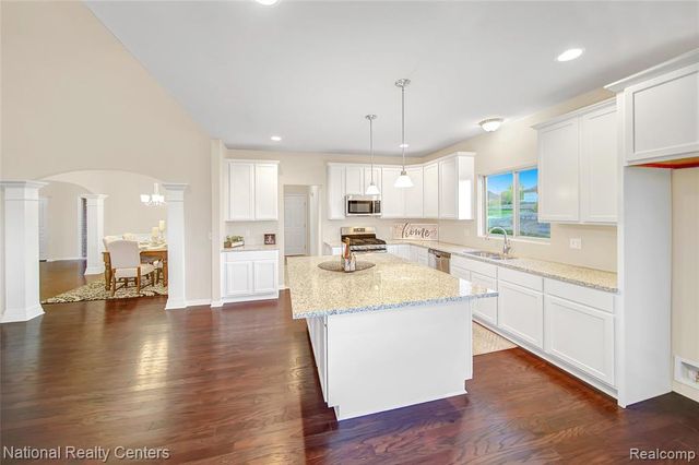 941 Guenevere Drive, Oxford, MI 48371