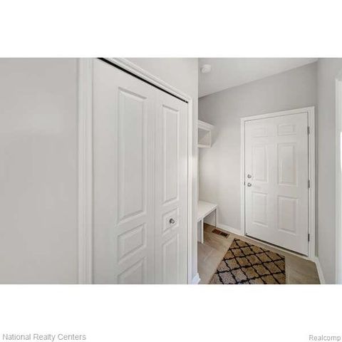 941 Guenevere Drive, Oxford, MI 48371