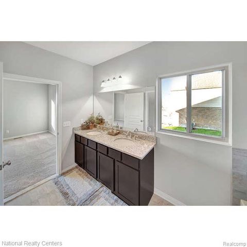 941 Guenevere Drive, Oxford, MI 48371