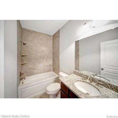 941 Guenevere Drive, Oxford, MI 48371