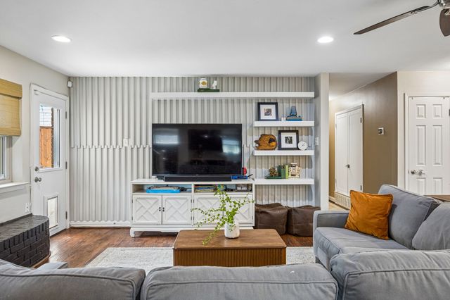 9605 Crestedge Drive, Dallas, TX 75238