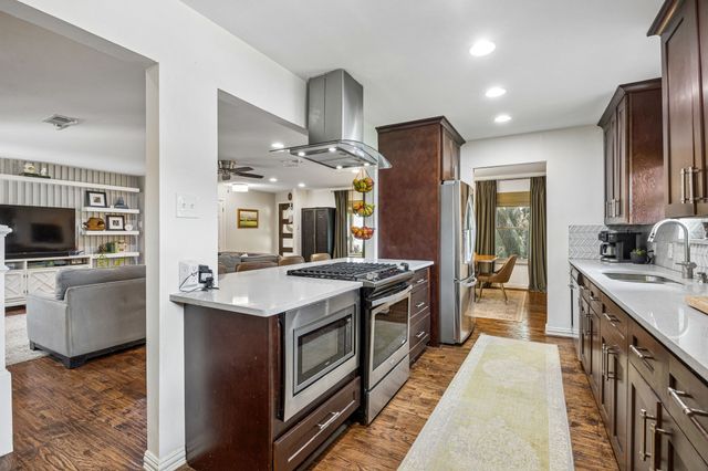 9605 Crestedge Drive, Dallas, TX 75238