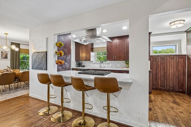 9605 Crestedge Drive, Dallas, TX 75238