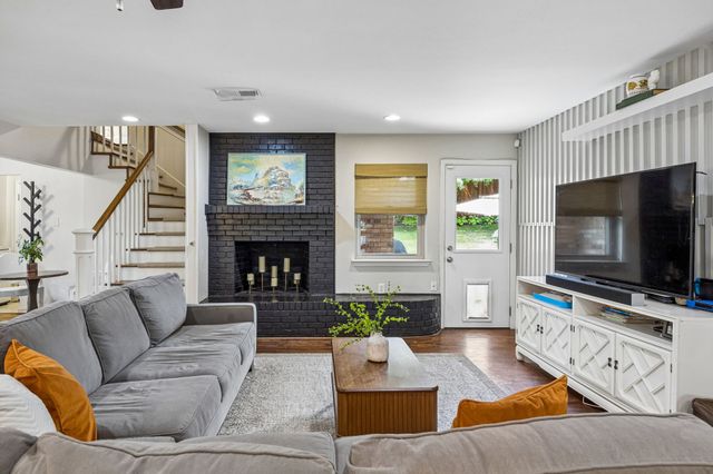 9605 Crestedge Drive, Dallas, TX 75238