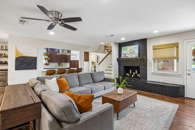 9605 Crestedge Drive, Dallas, TX 75238