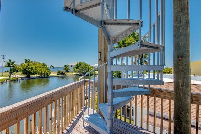 2579 Third ST, Matlacha, FL 33993