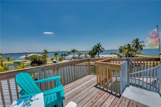 2579 Third ST, Matlacha, FL 33993