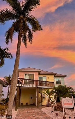 2579 Third ST, Matlacha, FL 33993