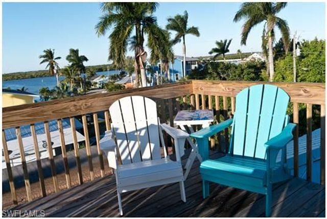 2579 Third ST, Matlacha, FL 33993