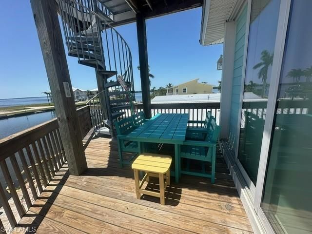 2579 Third ST, Matlacha, FL 33993