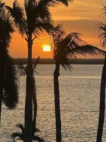 2579 Third ST, Matlacha, FL 33993