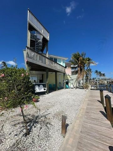 2579 Third ST, Matlacha, FL 33993