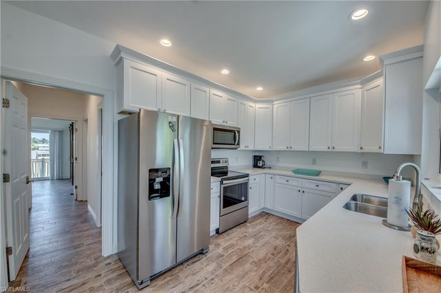 2579 Third ST, Matlacha, FL 33993