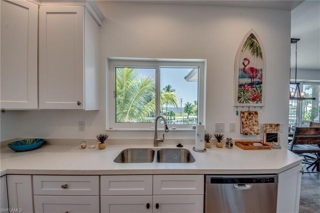 2579 Third ST, Matlacha, FL 33993