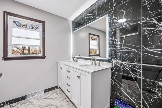 510 W Regency Circle, Canfield, OH 44406