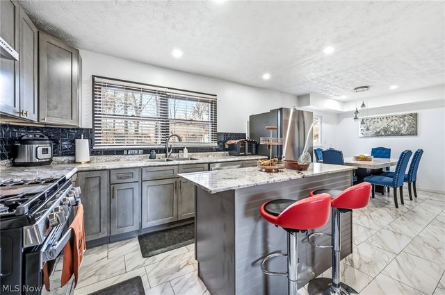 510 W Regency Circle, Canfield, OH 44406