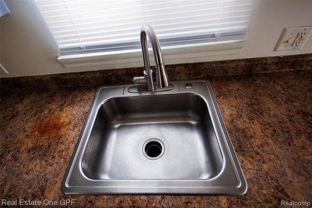 14960 Alberta Avenue, Warren, MI 48089