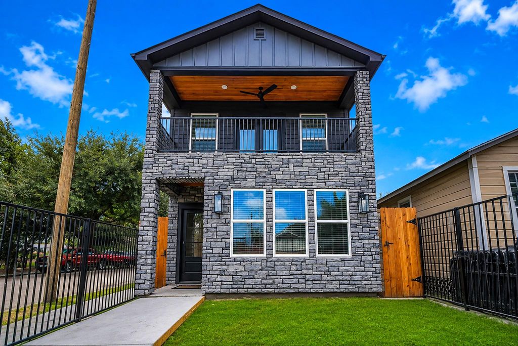334 E 31st Street, Houston, TX 77018