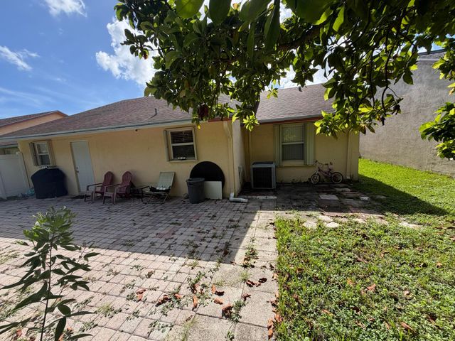 5842 LAKE GEORGE Place, Lake Worth, FL 33463