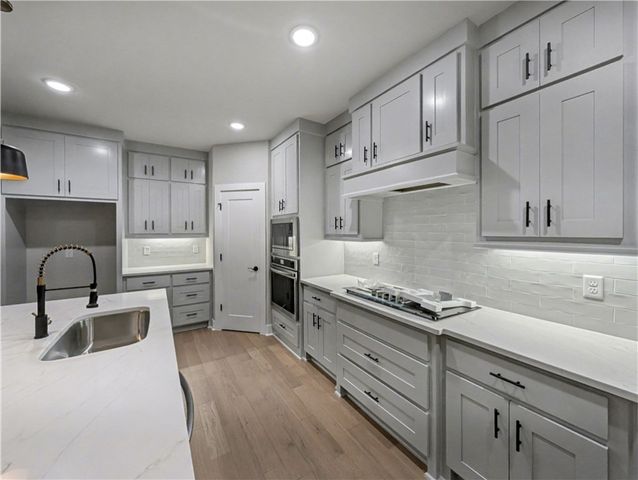 4 ABERFELD Place, Bella Vista, AR 72715