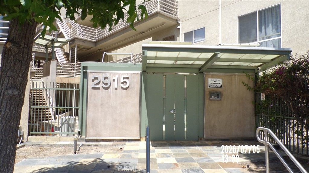 Image 1 of property listing at 2915 Montrose Avenue 430, Glendale, CA 91214