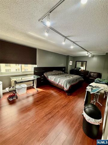 160 Overlook Avenue 4D, Hackensack, NJ 07601