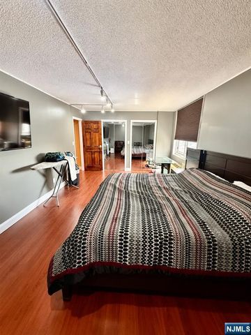 160 Overlook Avenue 4D, Hackensack, NJ 07601