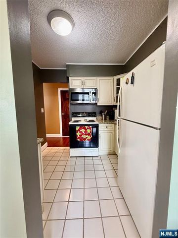 160 Overlook Avenue 4D, Hackensack, NJ 07601