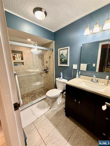 160 Overlook Avenue 4D, Hackensack, NJ 07601