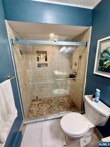 160 Overlook Avenue 4D, Hackensack, NJ 07601