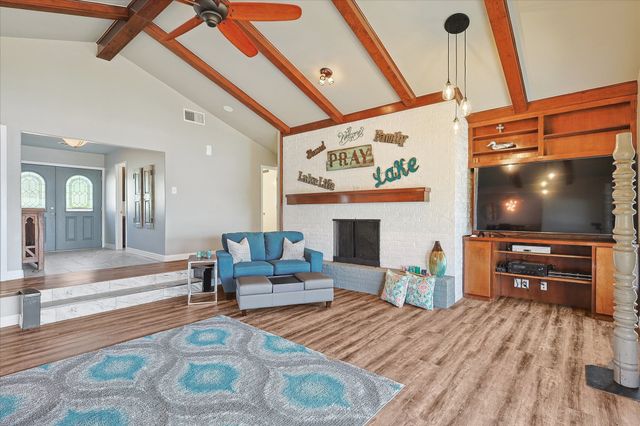 80 Bayside Circle, Gainesville, TX 76240