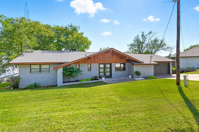 80 Bayside Circle, Gainesville, TX 76240