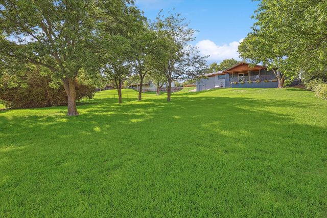 80 Bayside Circle, Gainesville, TX 76240