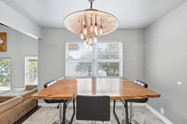 80 Bayside Circle, Gainesville, TX 76240