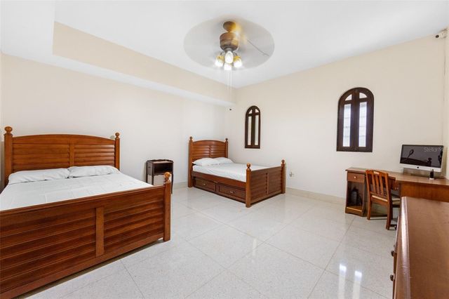 550 WAYMOUTH, MIRAMAR, San Juan, PR 00907