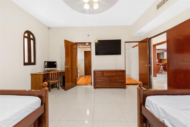 550 WAYMOUTH, MIRAMAR, San Juan, PR 00907