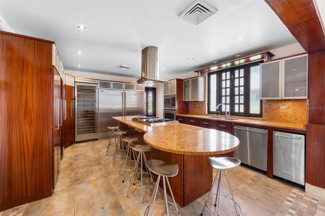 550 WAYMOUTH, MIRAMAR, San Juan, PR 00907