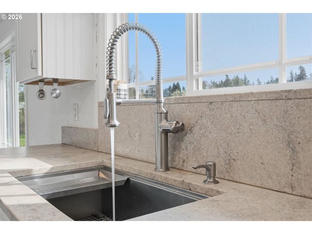 16950 S REDLAND Rd, Oregon City, OR 97045