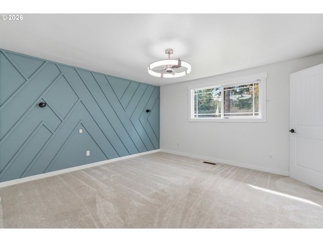 16950 S REDLAND Rd, Oregon City, OR 97045