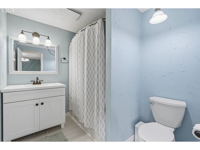 16950 S REDLAND Rd, Oregon City, OR 97045