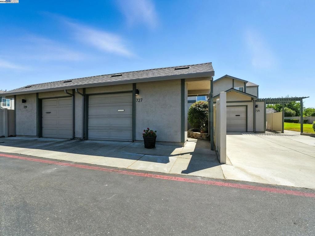 Image 2 of property listing at 727 Sandpiper Cmn, Livermore, CA 94551