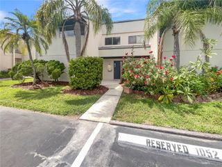 1052 LONGFELLOW CIRCLE, Sarasota, FL 34243